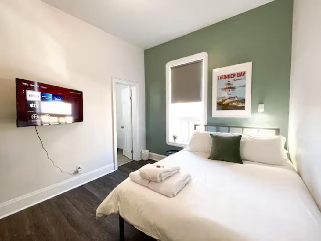 Lake Superior Boutique Hotel Thunder Bay Exterior photo